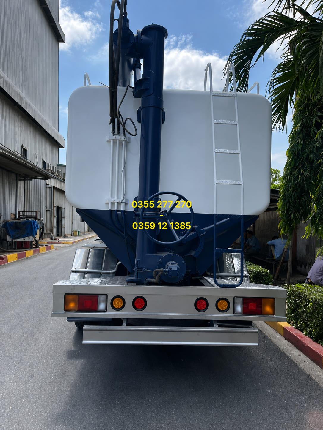 xe bồn chở cám HCM